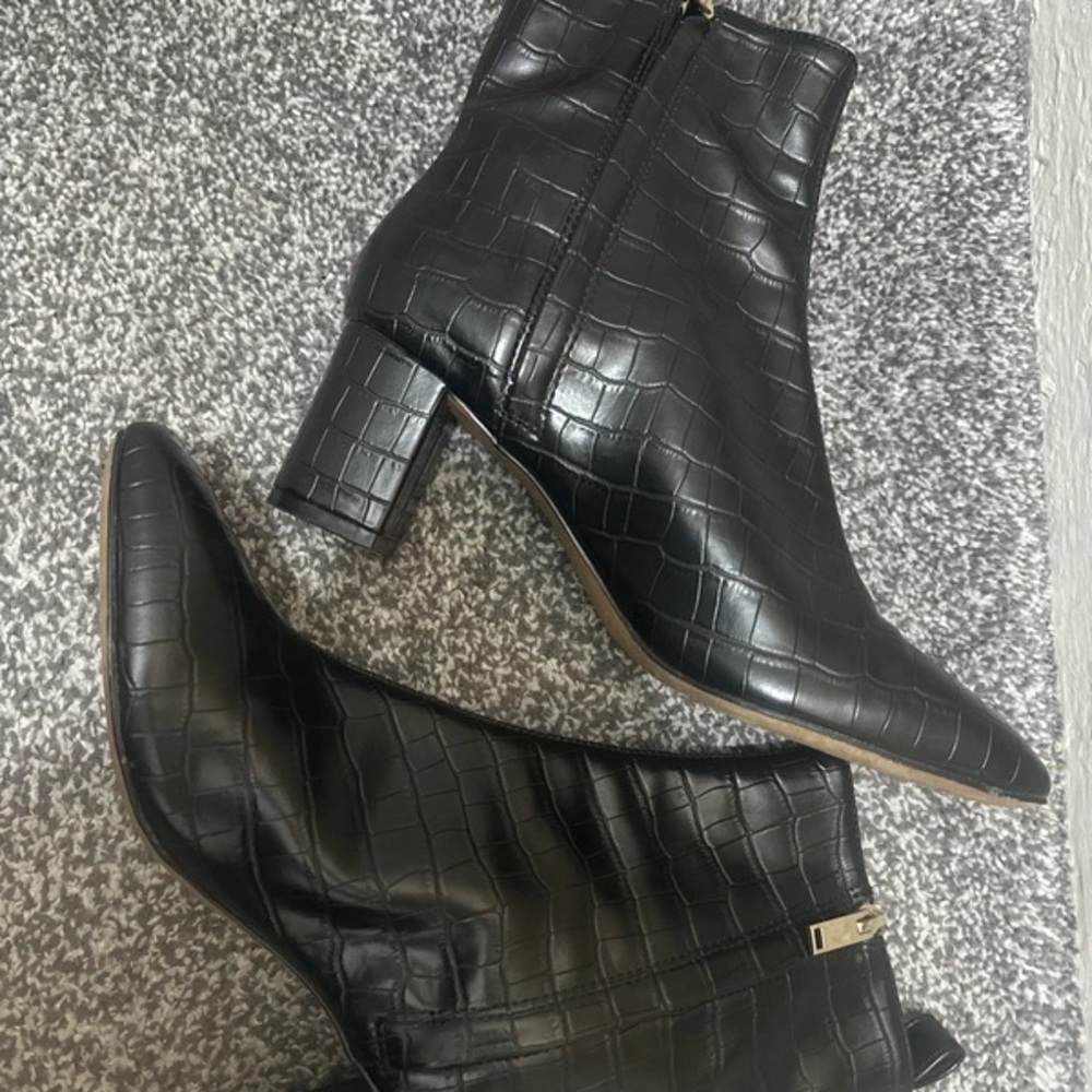 H&M Black Textured Heeled Boots